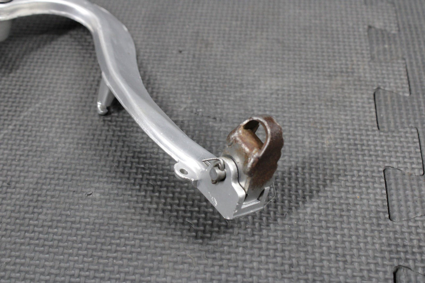 2000 SUZUKI RM125 OEM RIGHT REARSET BRAKE FOOT PEDAL 43120 - 43D10 - hggarage