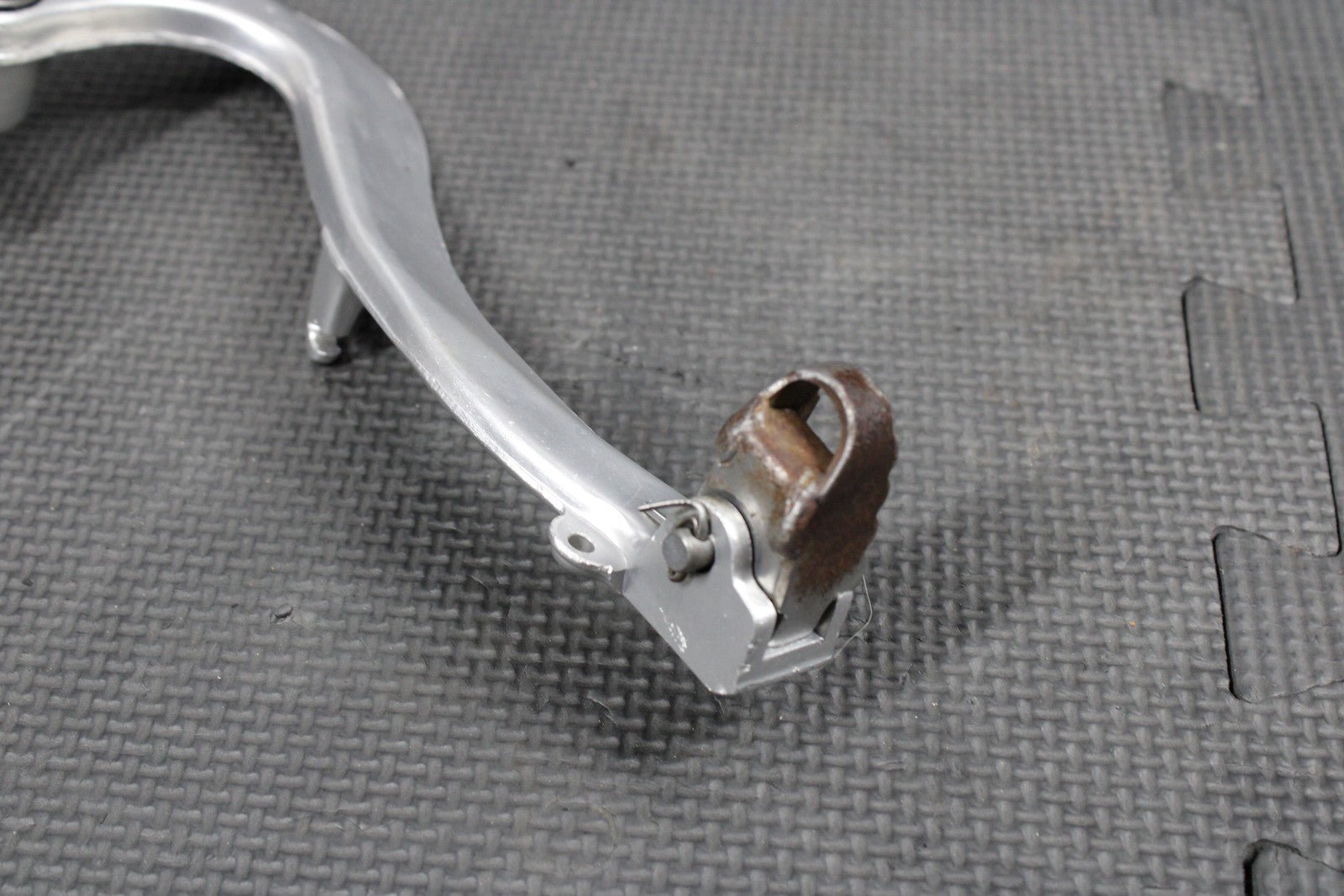 2000 SUZUKI RM125 OEM RIGHT REARSET BRAKE FOOT PEDAL 43120 - 43D10 - hggarage