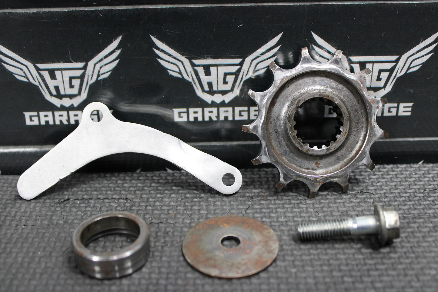 2001 HONDA CR250 CR250R OEM FRONT SPROCKET COVER CASE SAVER BOLT CHAIN GUIDE