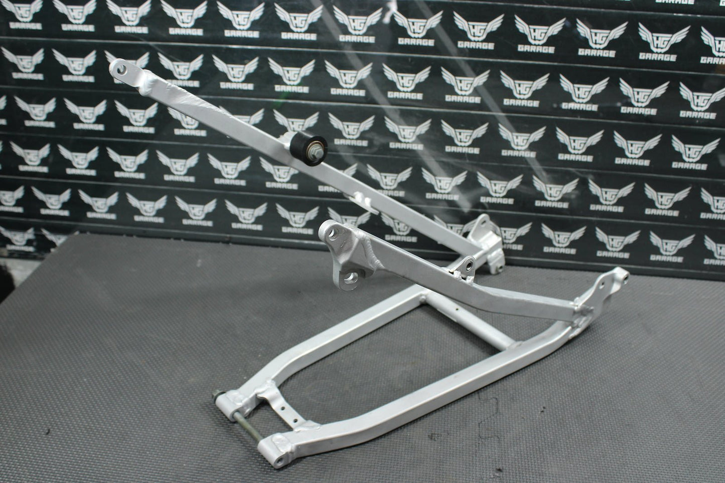 2004 Yamaha YZ450F OEM Rear Back Sub Frame Subframe 5XD - 21190 - 00 - 00 - hggarage