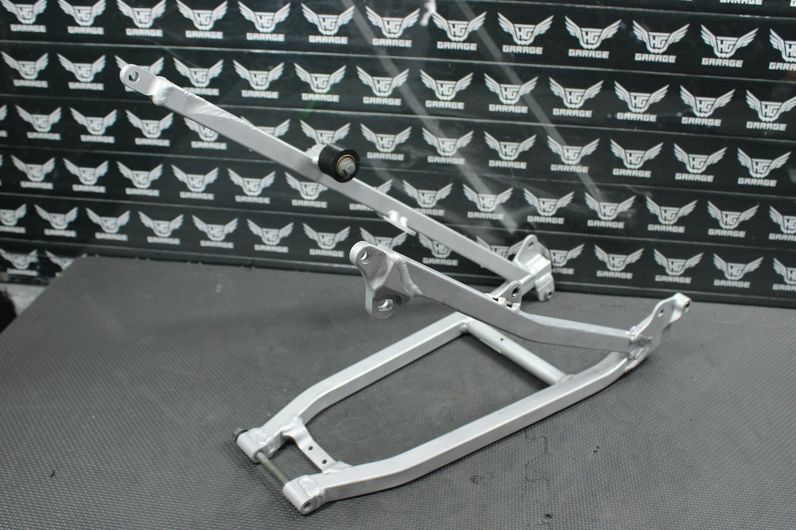 2004 Yamaha YZ450F OEM Rear Back Sub Frame Subframe 5XD - 21190 - 00 - 00 - hggarage