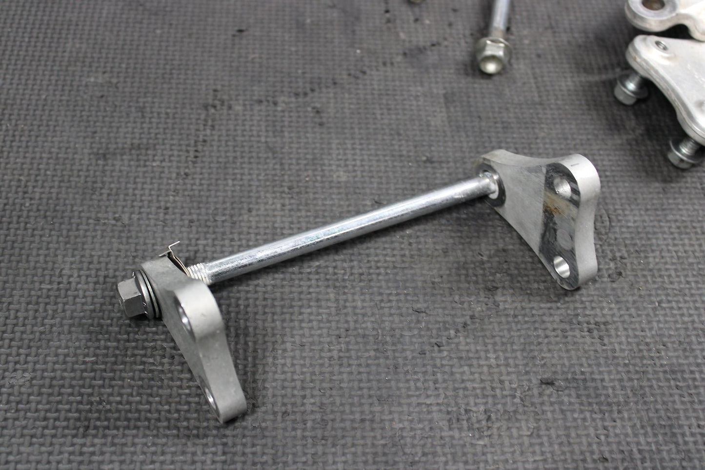 2010 Yamaha YZ450F OEM Engine Motor Mount Stay Brackets 50403 - Meb - 770 - hggarage