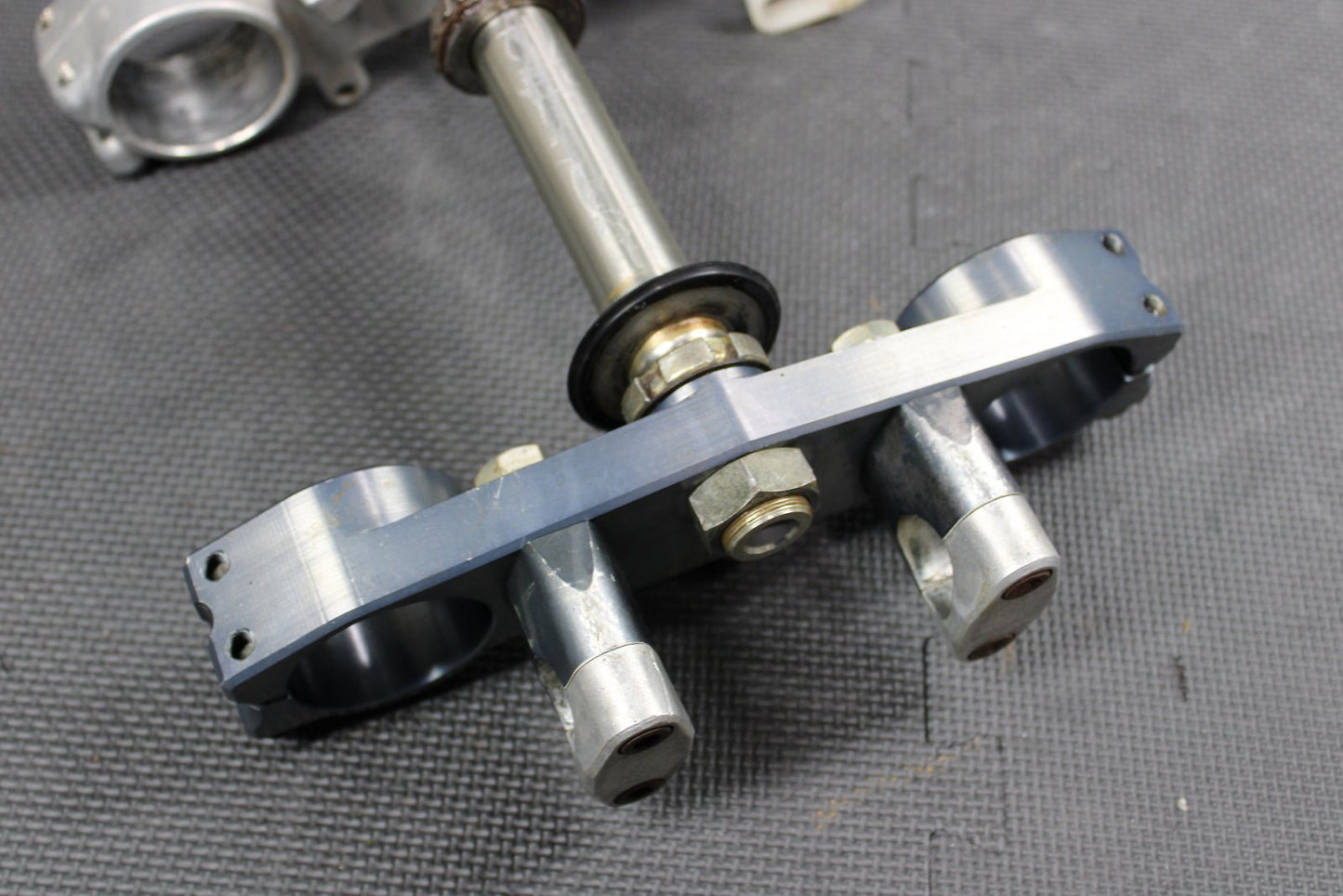 2002 YAMAHA YZ250F OEM LOWER UPPERBILLET APPLIED TRIPLE TREE STEM CLAMP - hggarage