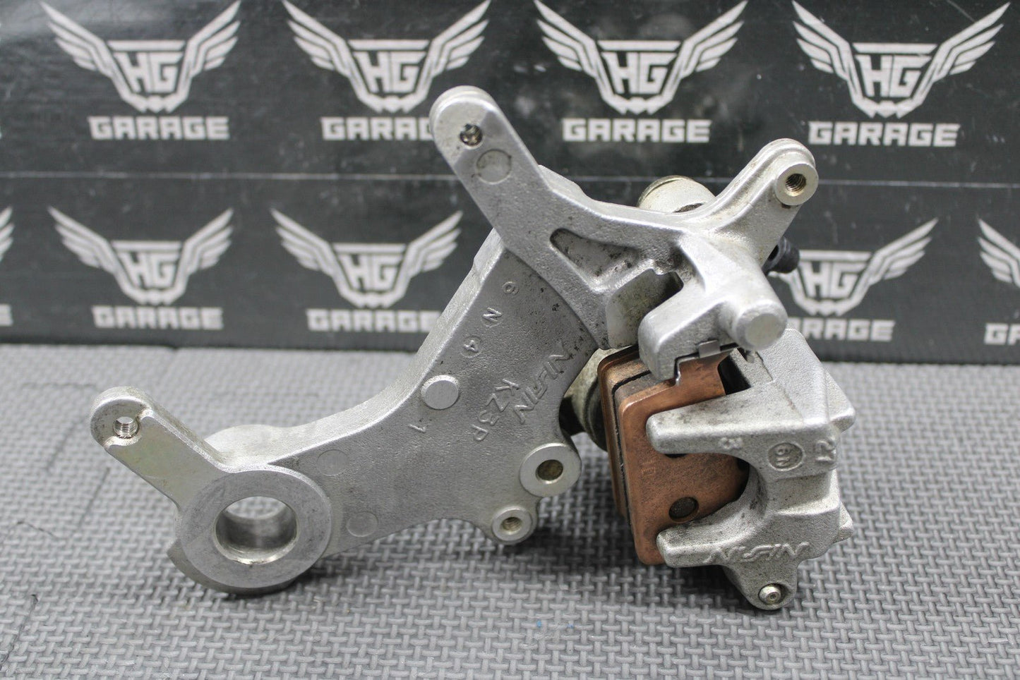 1997 HONDA 97 - 99 CR250R OEM NISSIN REAR BACK BRAKE CALIPER 43150 - KZ3 - B01 NICE! - hggarage