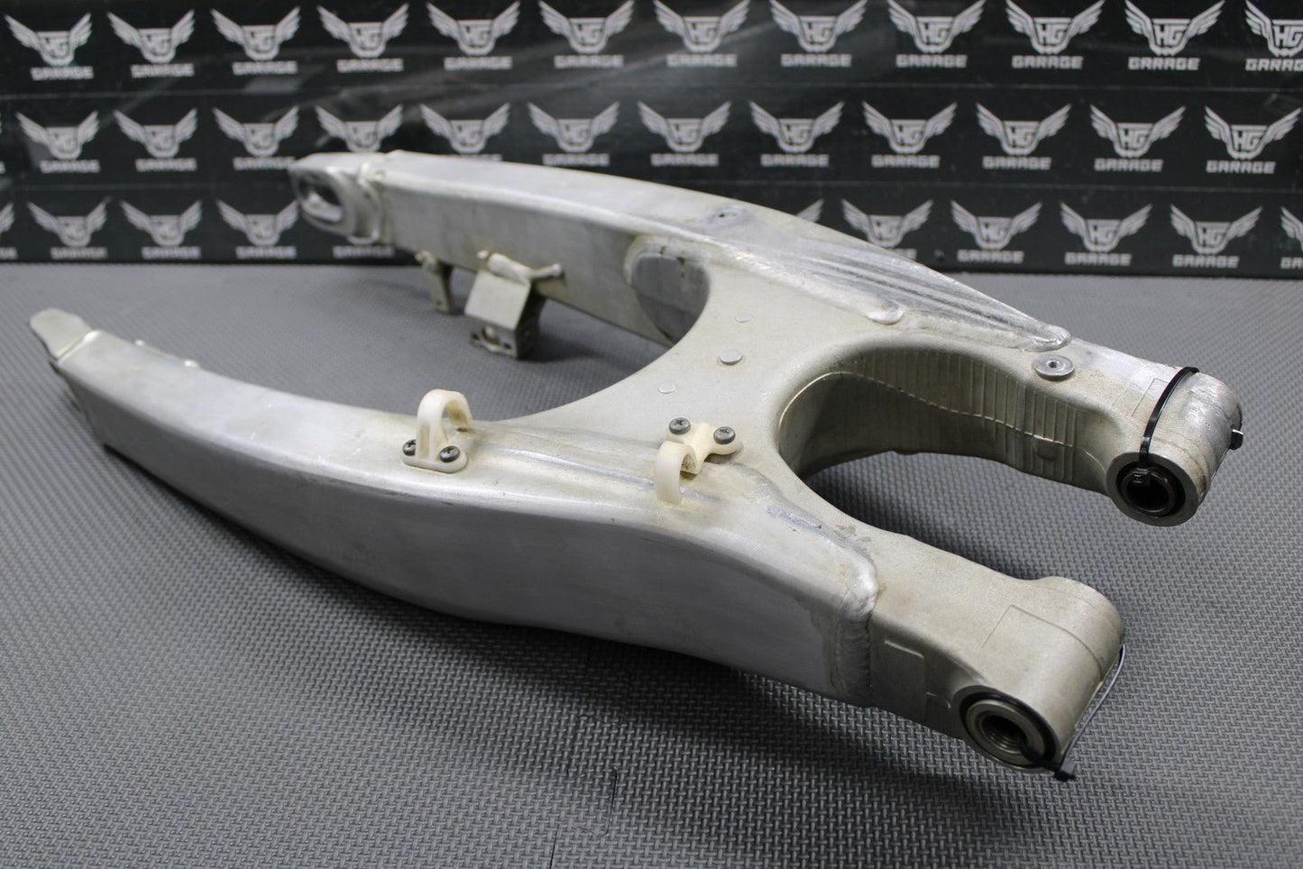 2020 YAMAHA YZ250F YZ250FX YZ450F OEM SWINGARM SWING ARM BR9 - 22110 - 00 - 00 GOOD - hggarage