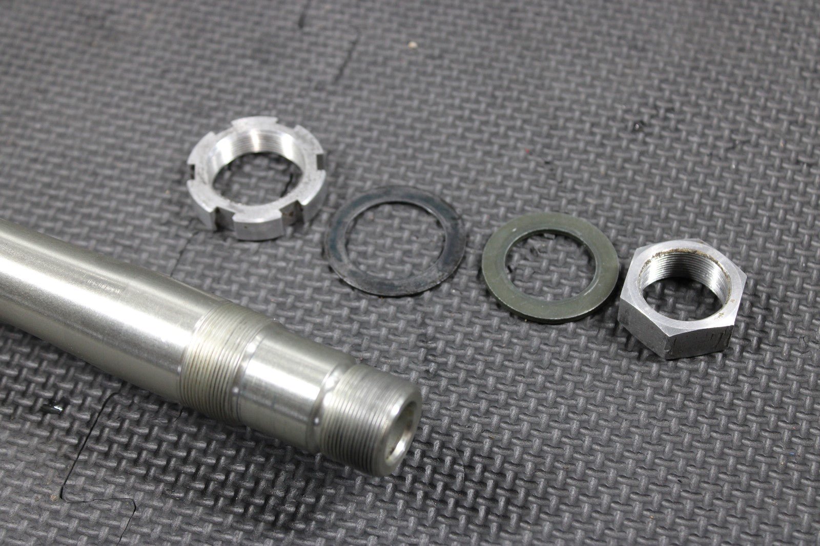 2005 YAMAHA YZ450F OEM FRONT FORKS CLAMP LOWER TRIPLE TREE STEM 5XD - 23340 - M0 - 00 - hggarage