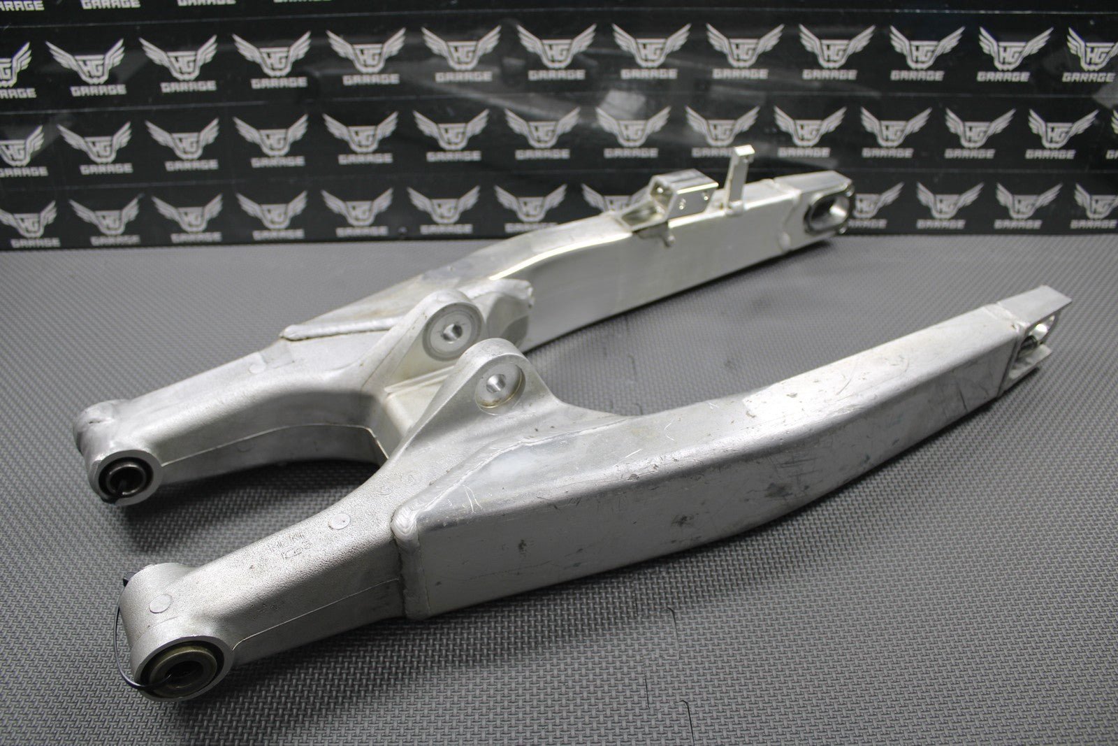2008 HONDA 08 - 09 CRF250R 08 - 17 CRF250X OEM SWINGARM SWING ARM 52200 - KRN - A10 GOOD - hggarage