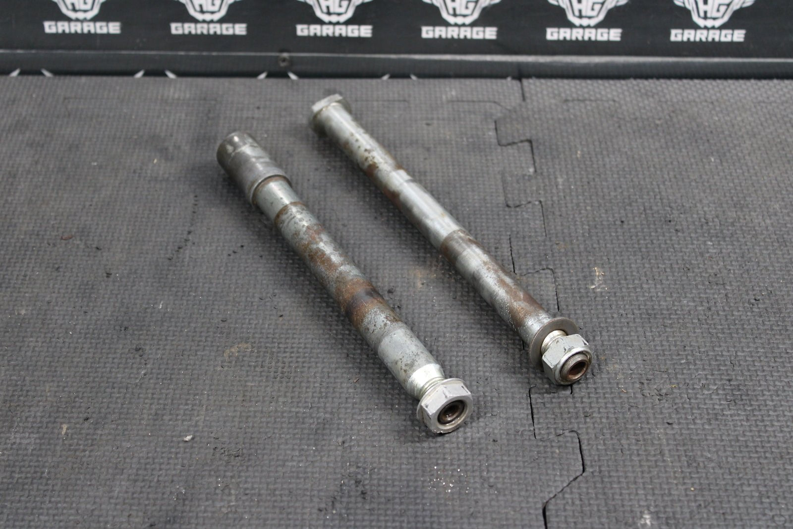 2007 YAMAHA YZ450F OEM FRONT WHEEL RIM AXLE PIVOT BOLT SWINGARM BOLT - hggarage