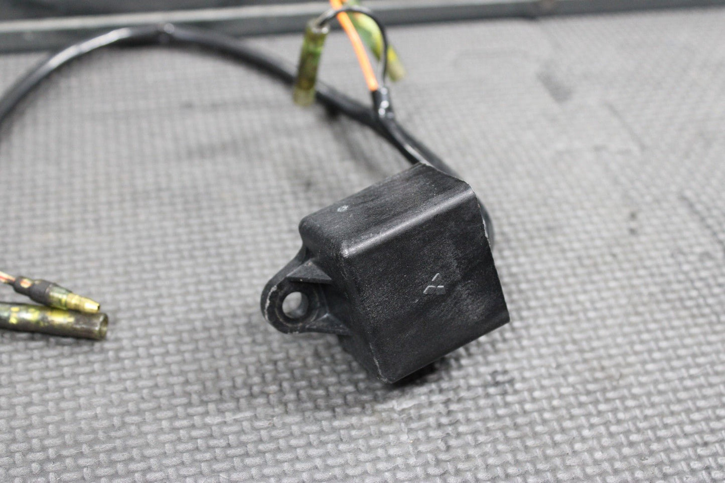 1997 YAMAHA 92 - 00 RT100 OEM ECU COMPUTER CONTROLLER BOX ECM 3T0 - 85540 - 20 - 00 - hggarage