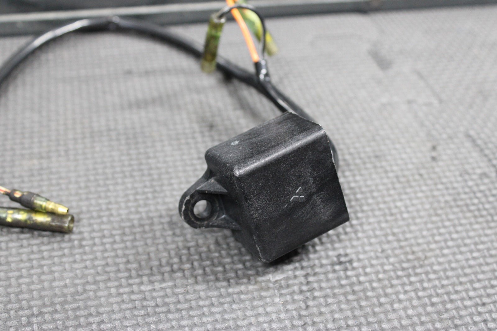 1997 YAMAHA 92 - 00 RT100 OEM ECU COMPUTER CONTROLLER BOX ECM 3T0 - 85540 - 20 - 00 - hggarage
