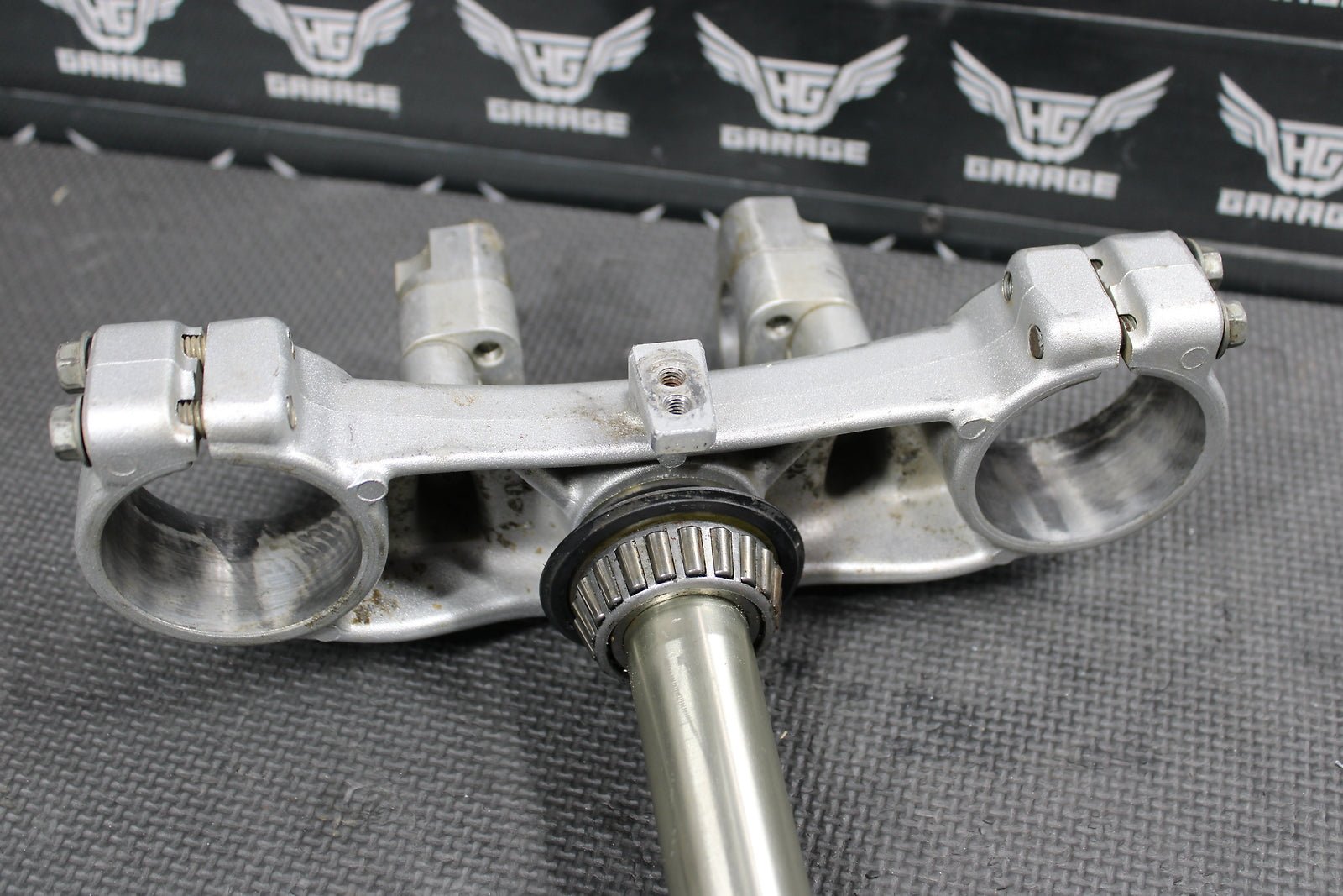 1996 1997 Yamaha YZ125 OEM Front Forks Triple Tree Steering Stem Bar Clamp - hggarage