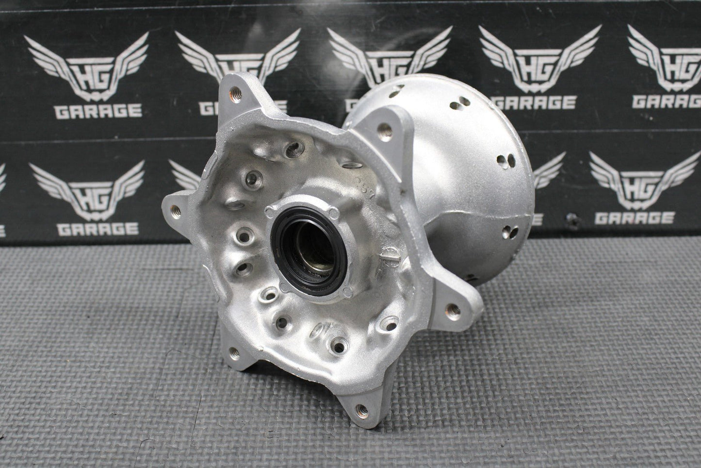 2000 97 - 00 SUZUKI RM125 RM250 OEM FRONT WHEEL HUB 54111 - 36E10 - hggarage