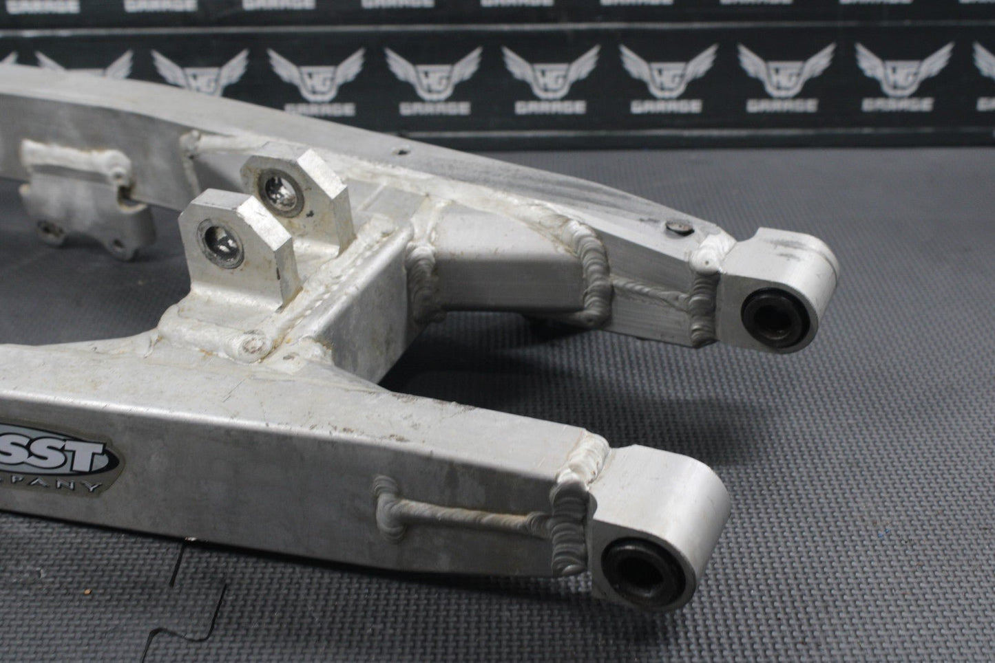 1986 KAWASAKI KDX200 OEM REAR SWINGARM SWING ARM SUSPENSION 33001 - 1259 - hggarage
