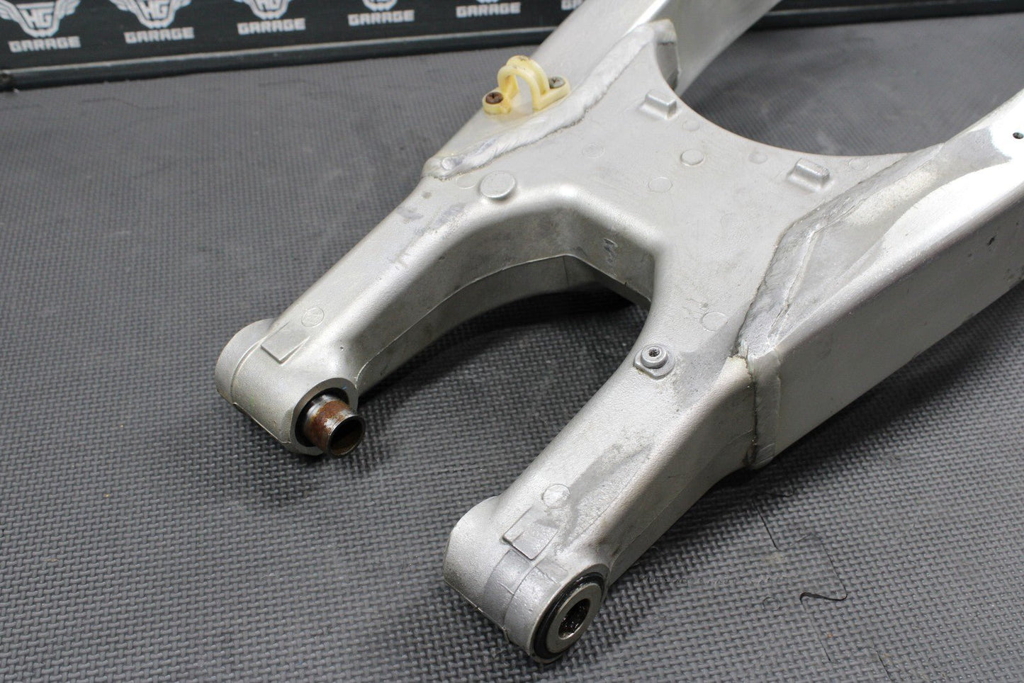 2006 HONDA CRF250R OEM SWINGARM SWING ARM SUSPENSION 52200 - KRN - 840 - hggarage