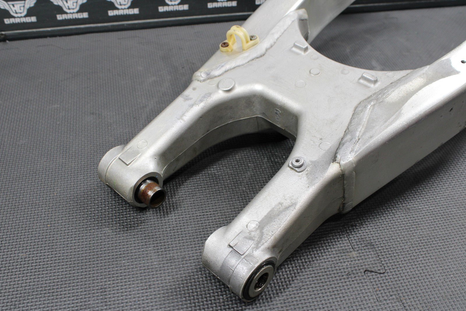 2006 HONDA CRF250R OEM SWINGARM SWING ARM SUSPENSION 52200 - KRN - 840 - hggarage