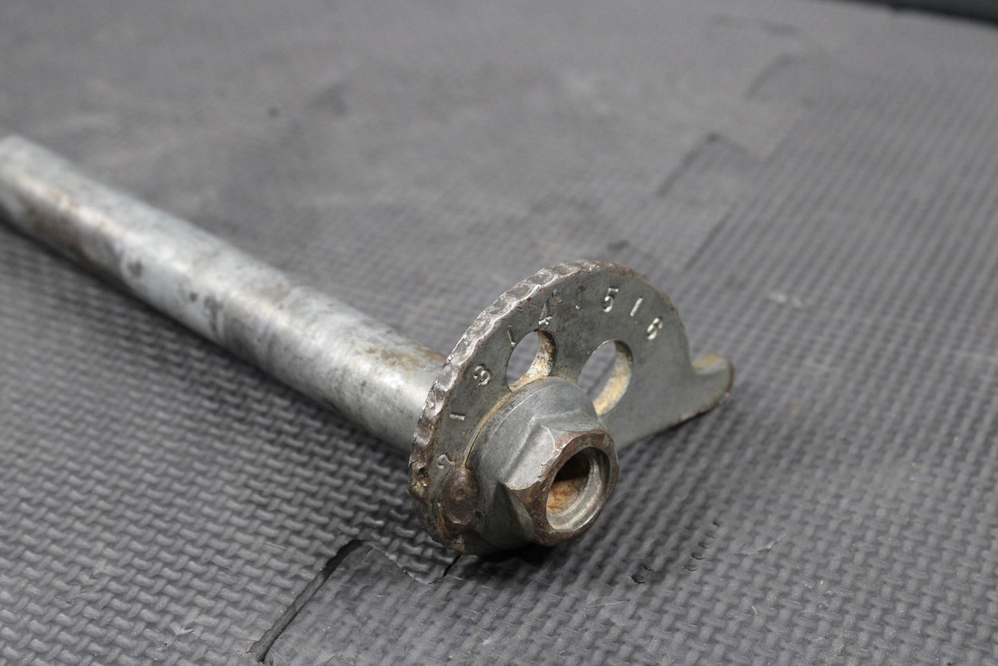 1986 86 - 88 KAWASAKI KDX200 REAR AXLE BACK WHEEL RIM PIVOT BOLT AXLE 41068 - 1211 - hggarage
