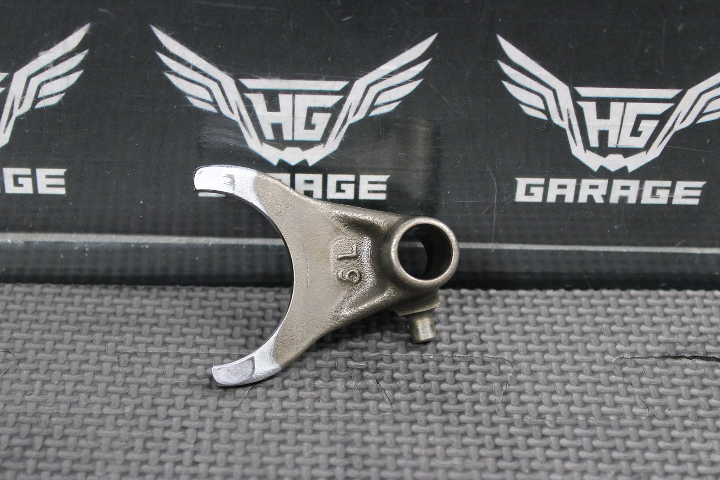 1999 HONDA CR500R ENGINE TRANSMISSION LEFT GEAR SHIFT FORK 5L 24221 - KA5 - 690 - hggarage