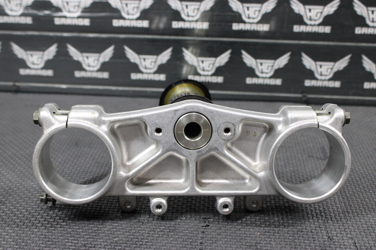 2005 YAMAHA YZ450F OEM FRONT FORKS CLAMP LOWER TRIPLE TREE STEM 5XD - 23340 - M0 - 00 - hggarage