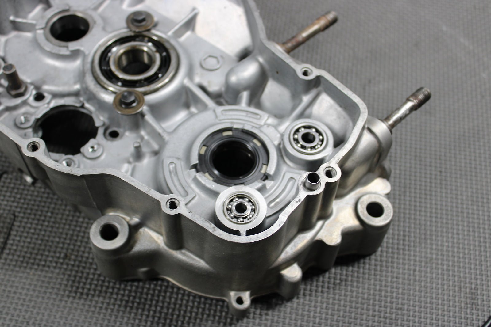 1991 Kawasaki KDX250 OEM L/R Engine Motor Crankcase Crank Cases Block Damaged - hggarage