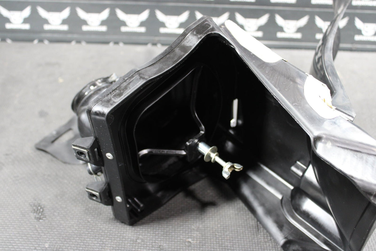 2016 HONDA CRF250R OEM AIRBOX INTAKE AIR CLEANER CASE 17210 - MEN - A70 - hggarage