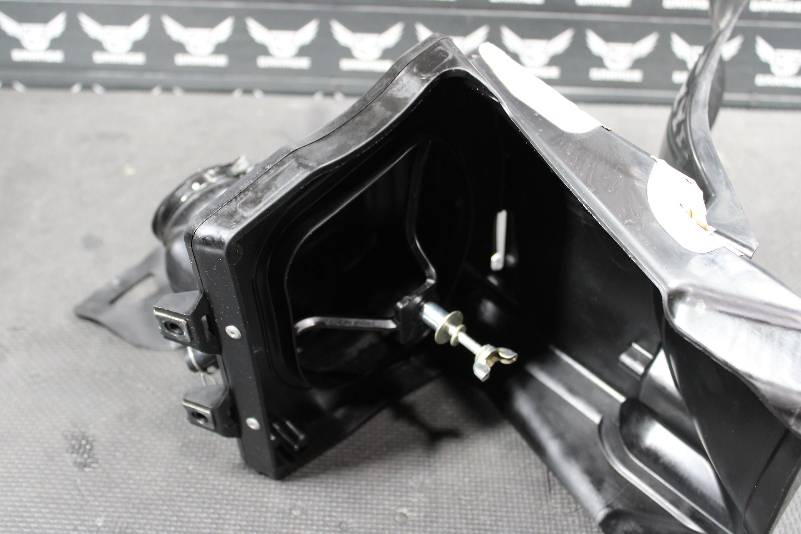 2016 HONDA CRF250R OEM AIRBOX INTAKE AIR CLEANER CASE 17210 - MEN - A70 - hggarage