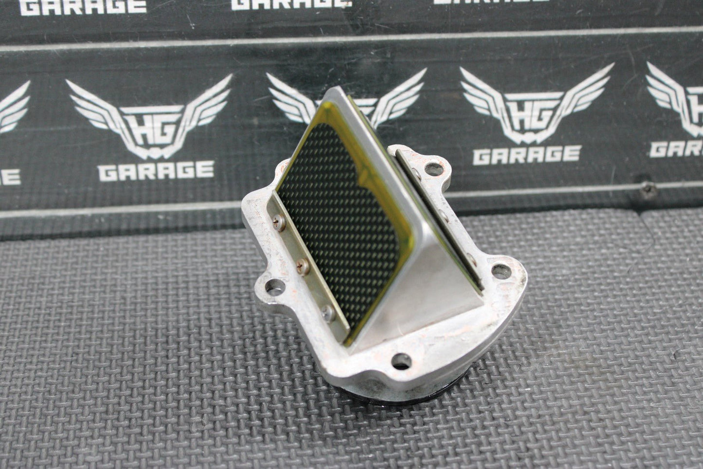 2001 97 - 01 YAMAHA YZ250 BOYESON INTAKE REED BLOCK ASSEMBLY 4XL - 13610 - 00 - 00 - hggarage