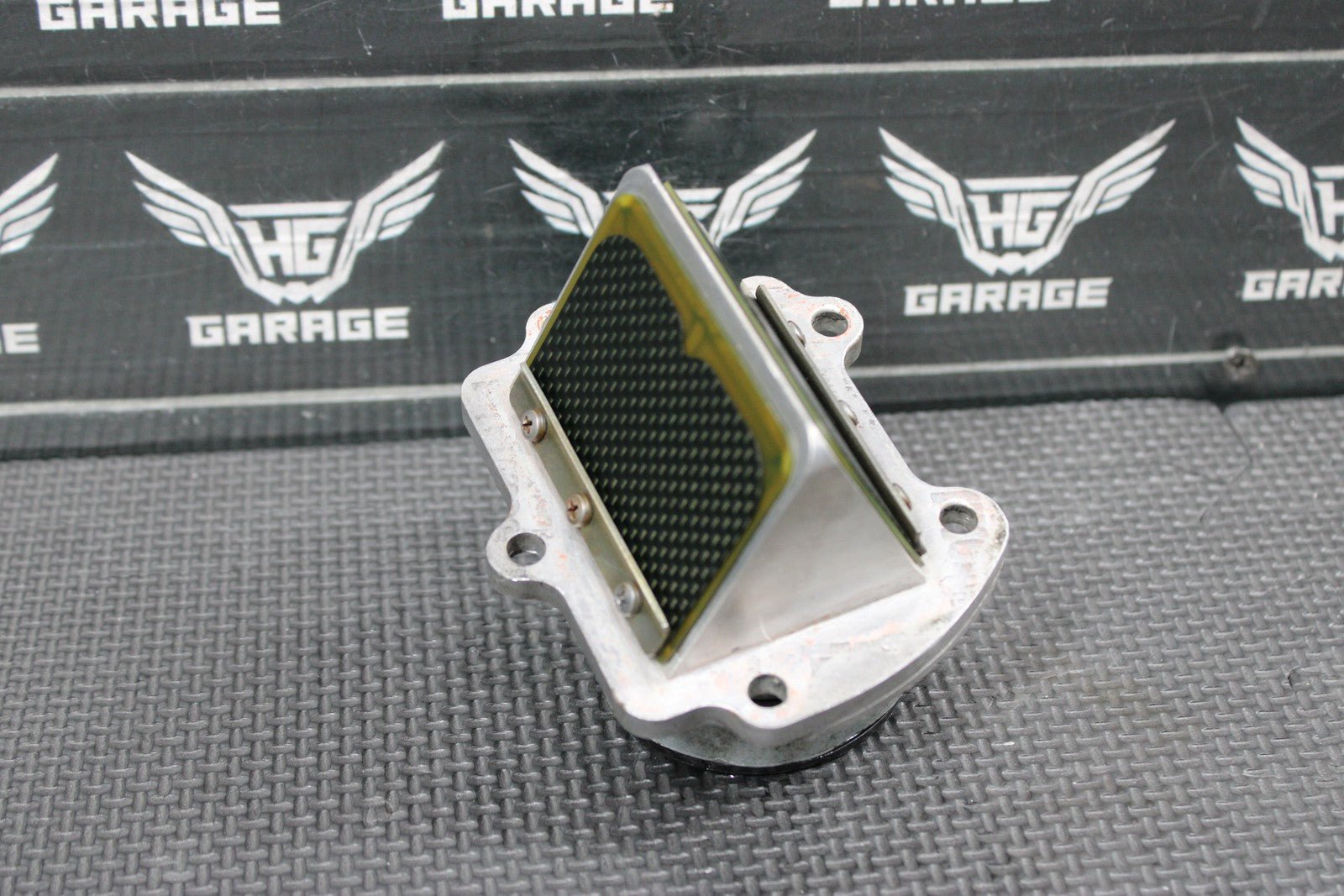 2001 97 - 01 YAMAHA YZ250 BOYESON INTAKE REED BLOCK ASSEMBLY 4XL - 13610 - 00 - 00 - hggarage