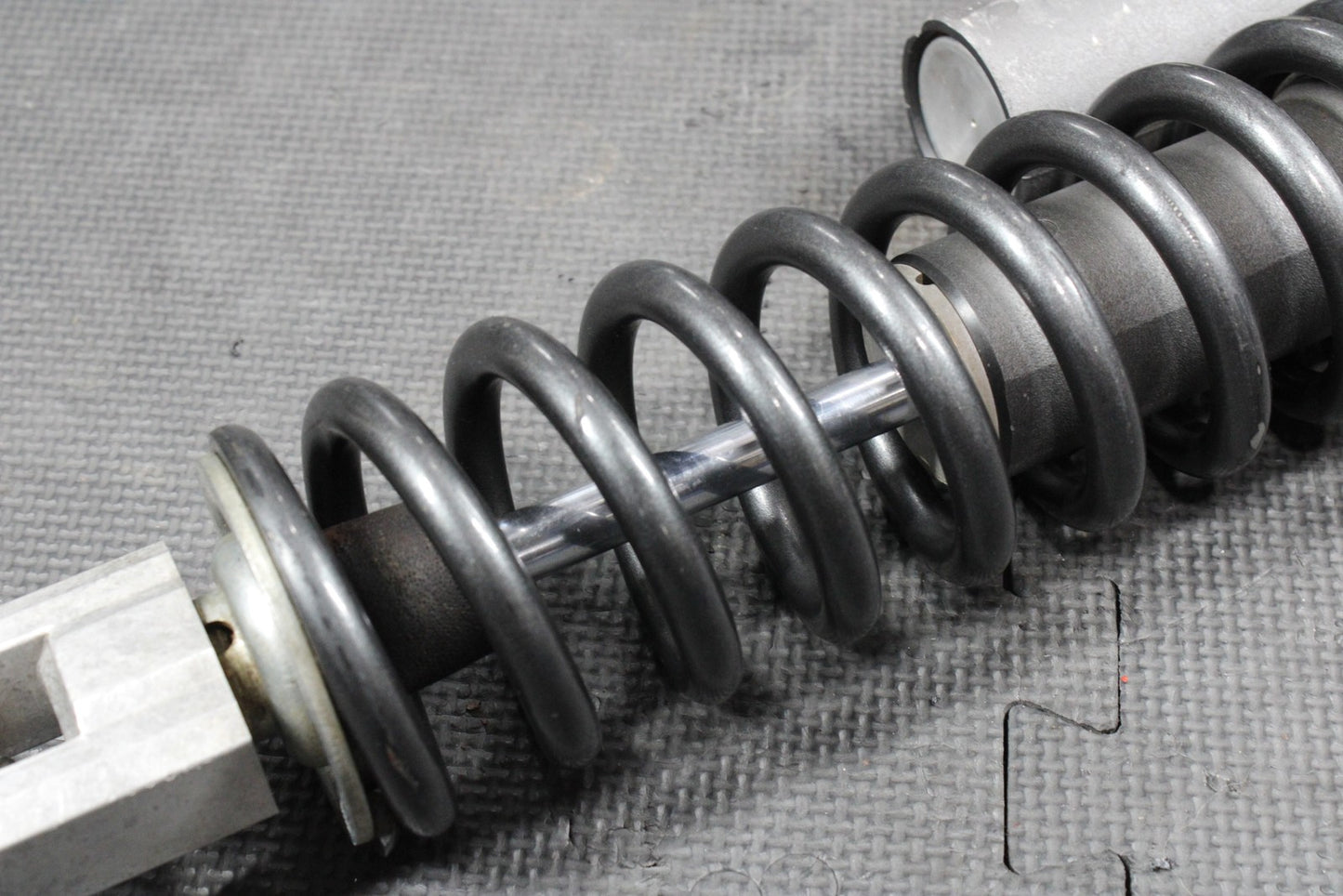 2014 KAWASAKI KX100 14 - 17 OEM REAR BACK SHOCK ABSORBER SUSPENSION 45014 - 0562 - 37M - hggarage
