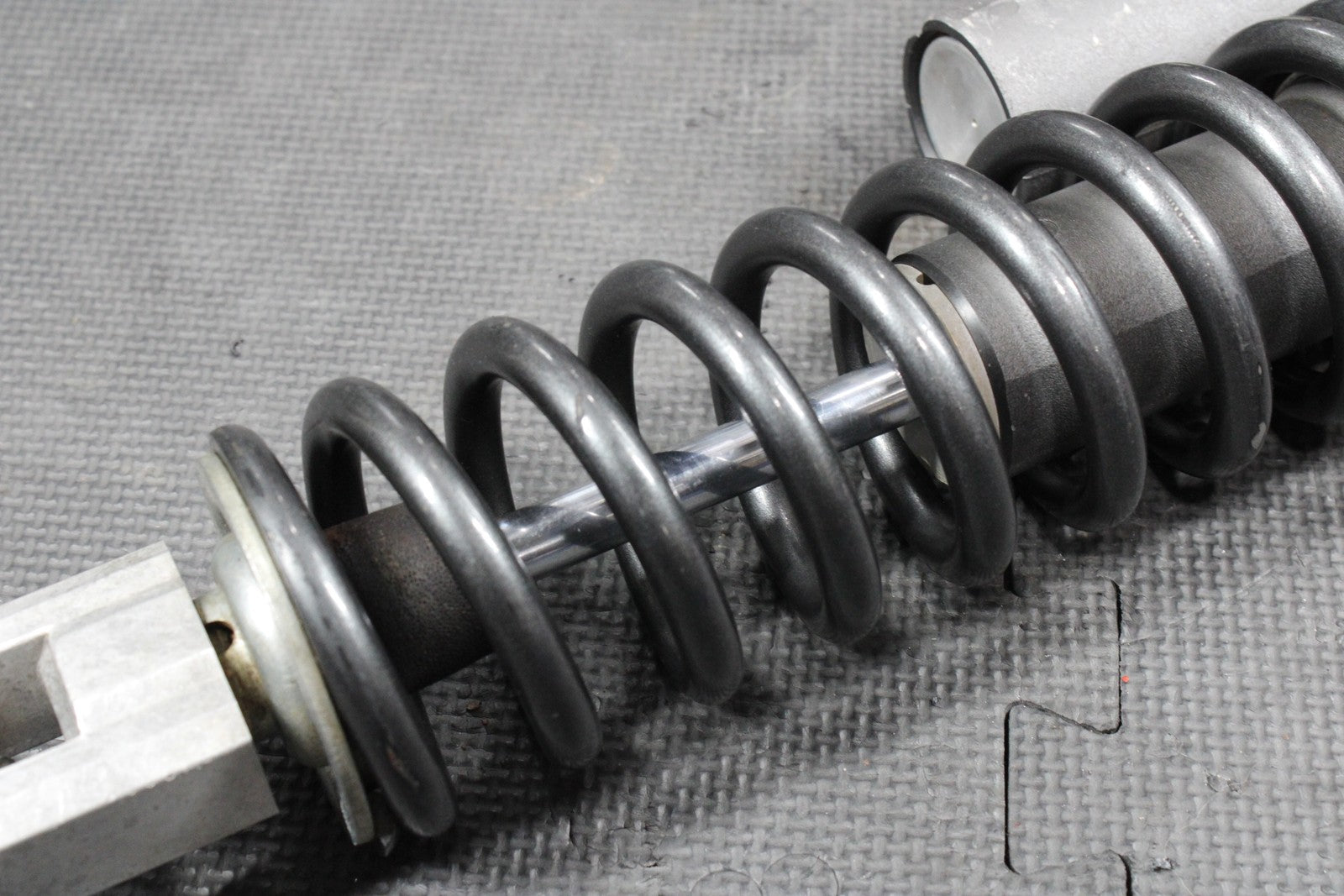 2014 KAWASAKI KX100 14 - 17 OEM REAR BACK SHOCK ABSORBER SUSPENSION 45014 - 0562 - 37M - hggarage