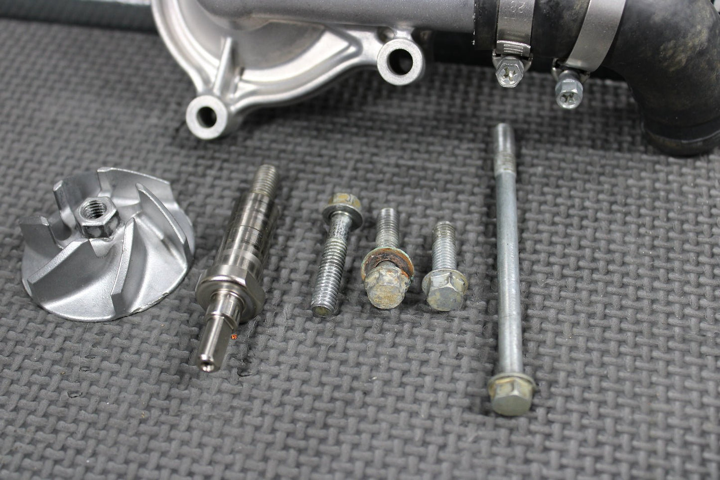 2006 HONDA CRF450R OEM ENGINE WATER PUMP W HOUSING 19221 - MEN - 850 19241 - MEB - 670 - hggarage