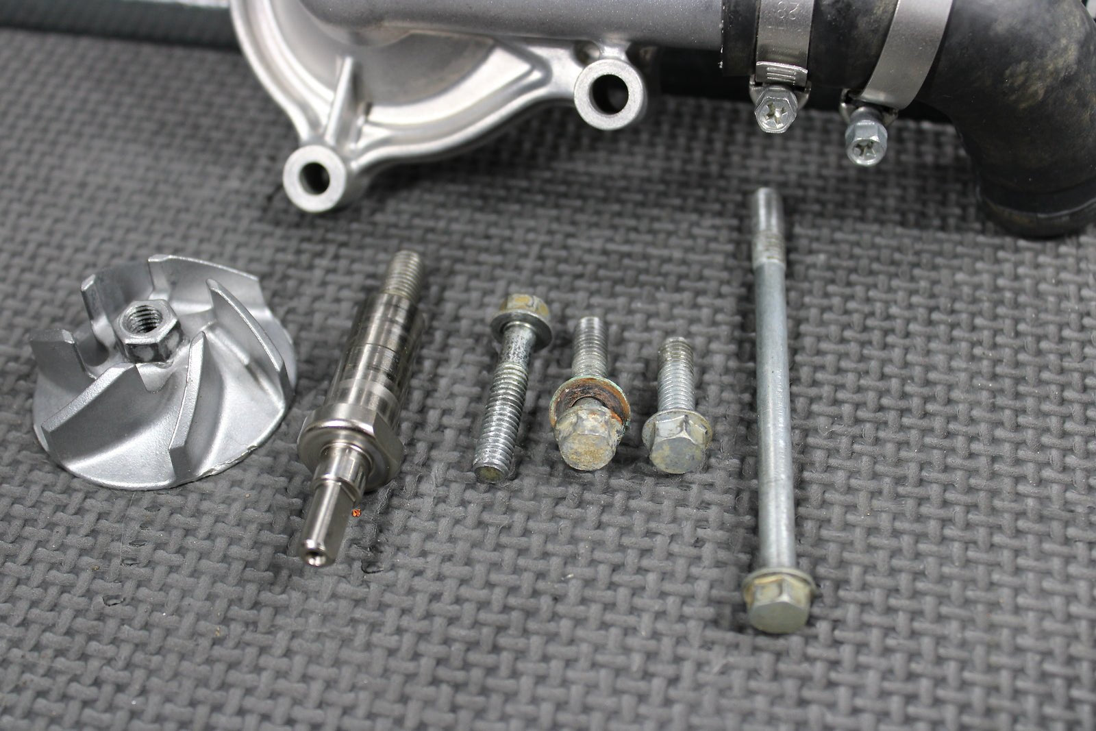 2006 HONDA CRF450R OEM ENGINE WATER PUMP W HOUSING 19221 - MEN - 850 19241 - MEB - 670 - hggarage