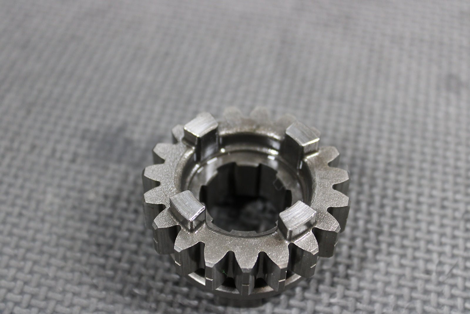 1999 HONDA CR500R OEM TRANSMISSION COUNTERSHAFT FIFTH GEAR 19T GEAR 23491 - MAC - 68 - hggarage