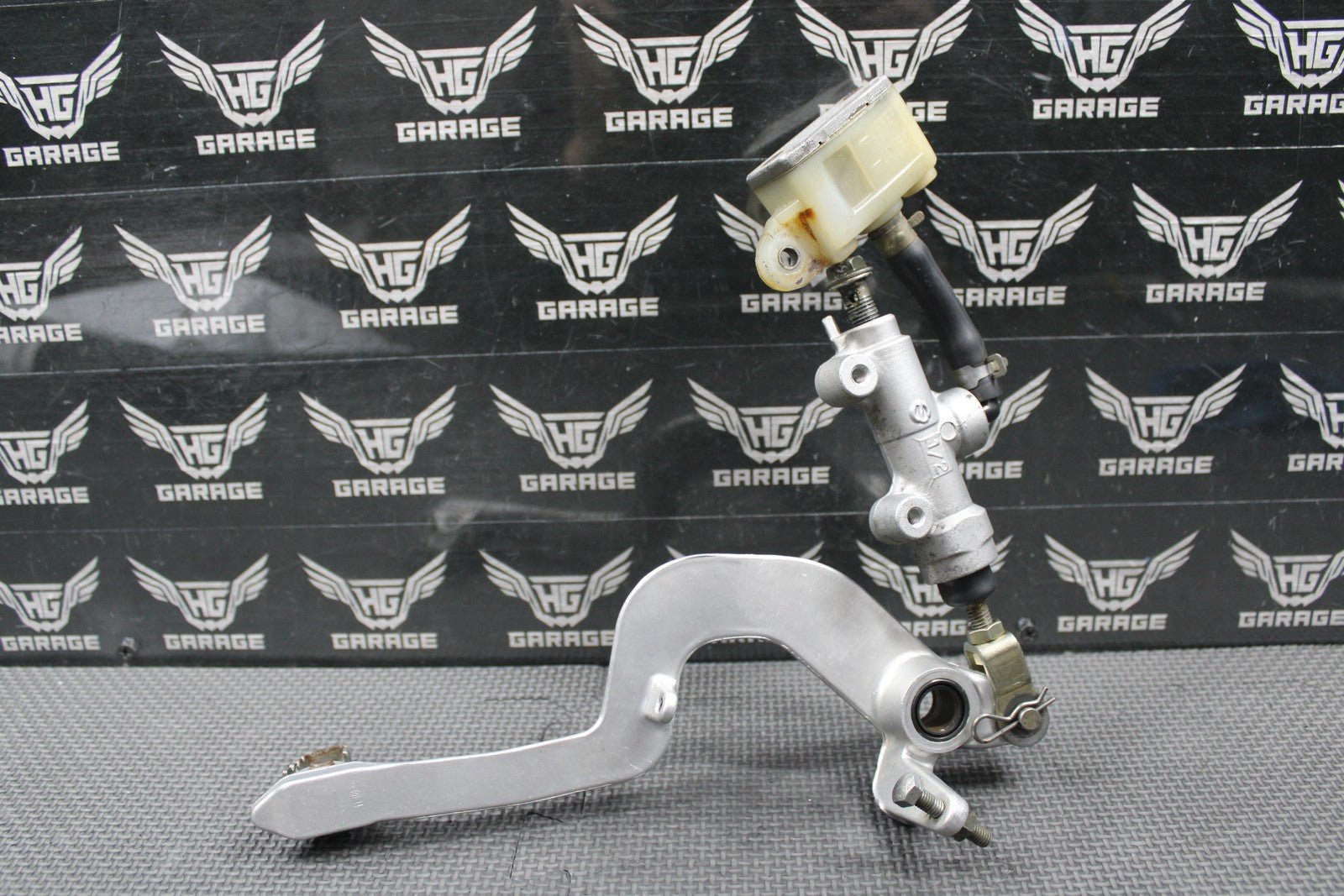 2003 KAWASAKI KLX400SR OEM REAR BACK BRAKE MASTER CYLINDER W RESERVOIR & PEDAL - hggarage
