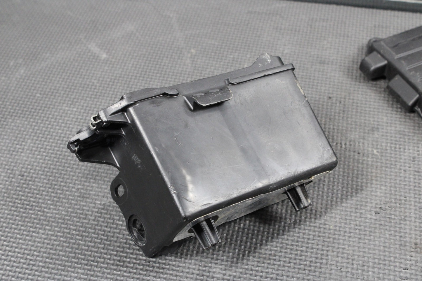 2023 HONDA CRF250R OEM PLASTIC BATTERY TRAY BOX 50325 - K95 - AA0 - hggarage