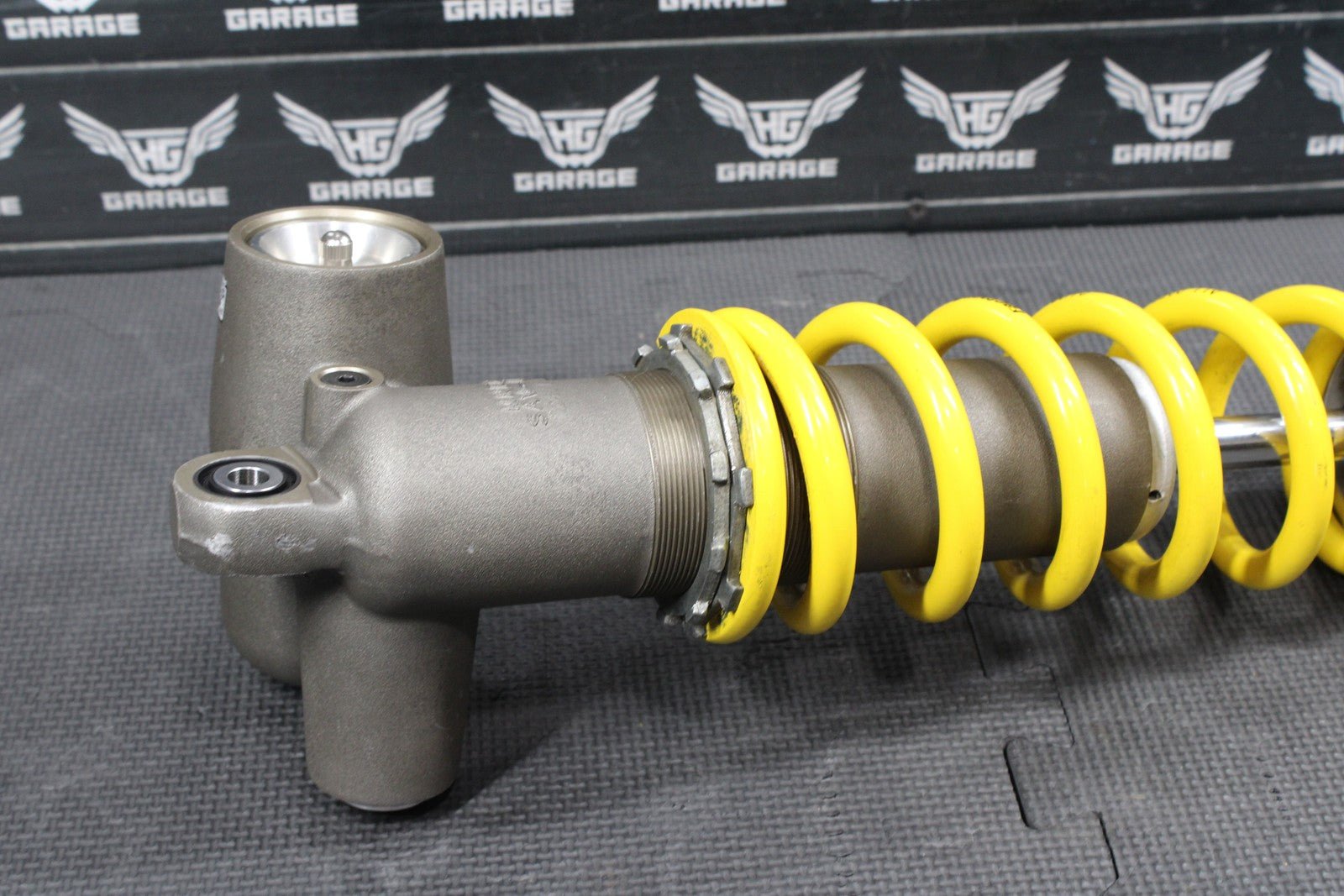 2023 HONDA CRF250R OEM SHOWA REAR BACK SHOCK ABSORBER SUSPENSION 52400 - K95 - AA1 - hggarage