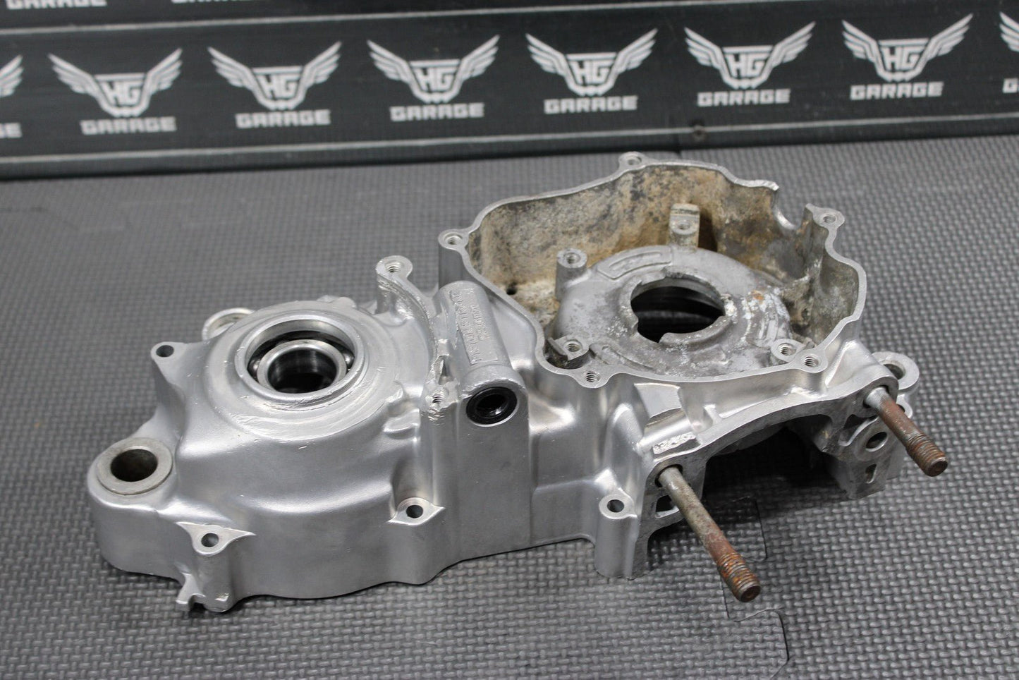 1997 97 - 99 KAWASAKI KX250 OEM LEFT ENGINE MOTOR CRANKCASE CRANK CASES BLOCK - hggarage