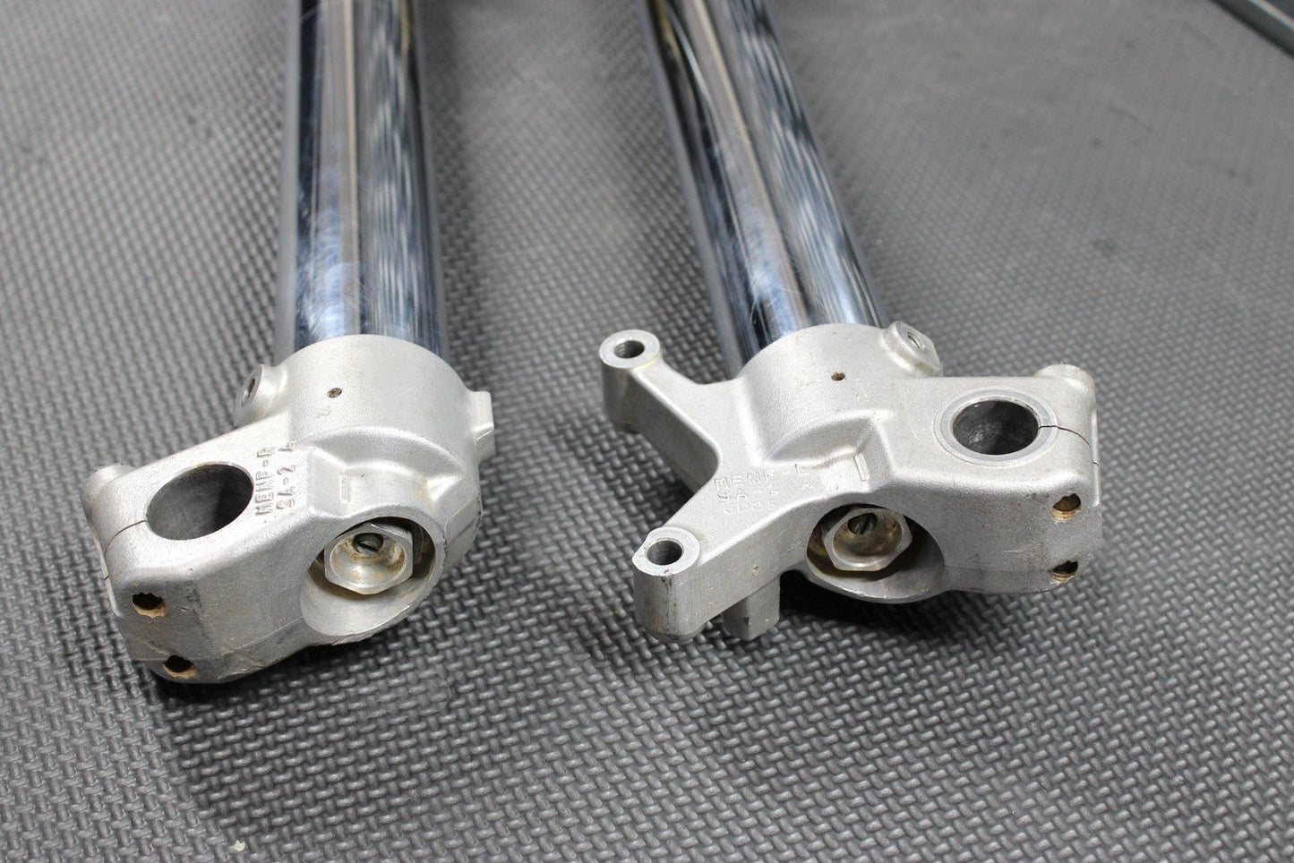 2007 HONDA CRF450R 05 - 07 OEM SHOWA RIGHT LEFT FRONT SUSPENSION FORKS SHOCKS - hggarage