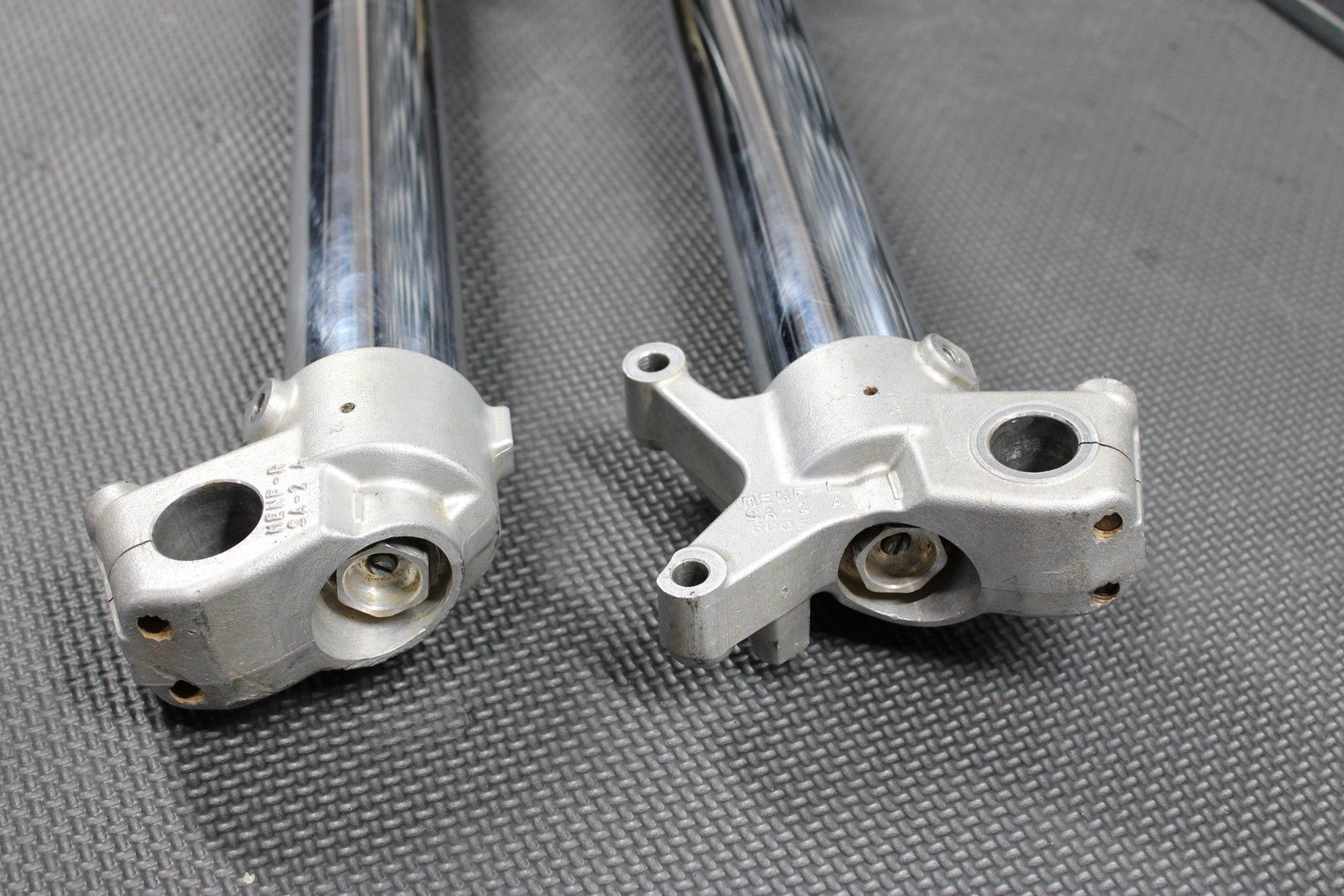 2007 HONDA CRF450R 05 - 07 OEM SHOWA RIGHT LEFT FRONT SUSPENSION FORKS SHOCKS - hggarage