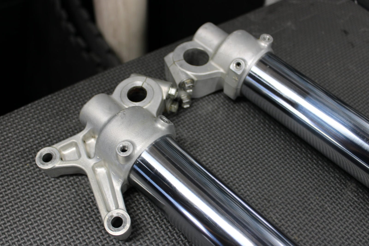 2008 Yamaha YZ450F OEM KYB Right Left Front Suspension Forks Shocks 2S2 - 23102 - A0 - hggarage