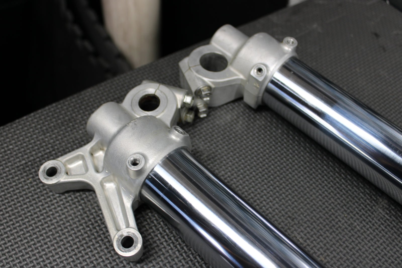 2008 Yamaha YZ450F OEM KYB Right Left Front Suspension Forks Shocks 2S2 - 23102 - A0 - hggarage