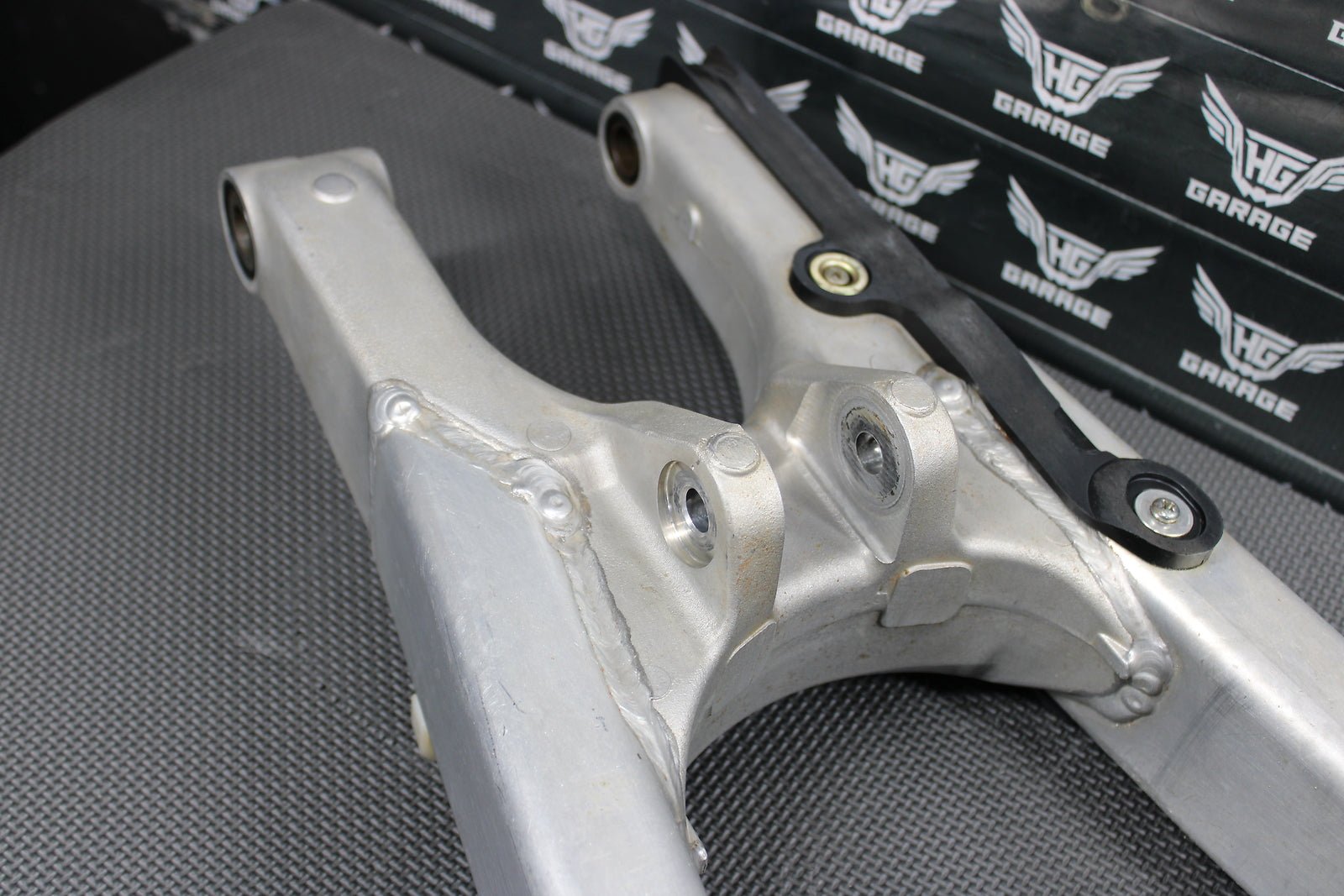 2006 Kawasaki KX450F OEM Swingarm Swing Arm Suspension 33001 - 0085 - hggarage