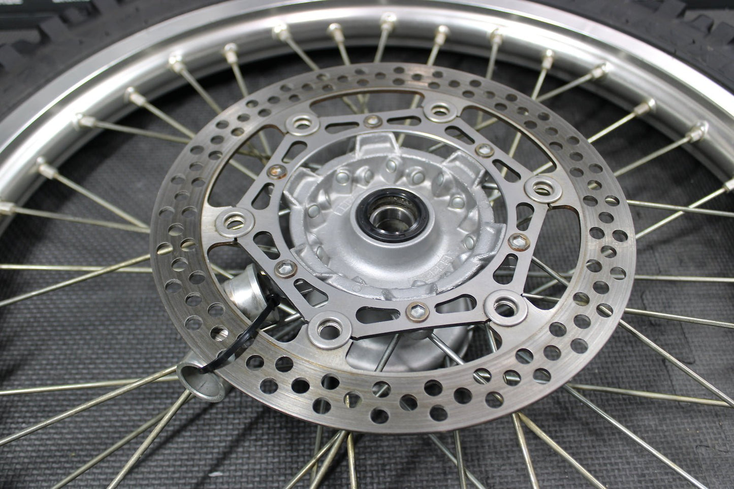 2005 YAMAHA YZ250F YZ250X OEM EXCEL FRONT WHEEL RIM HUB ASSEMBLY 5NY - 25111 - 00 - 00 - hggarage