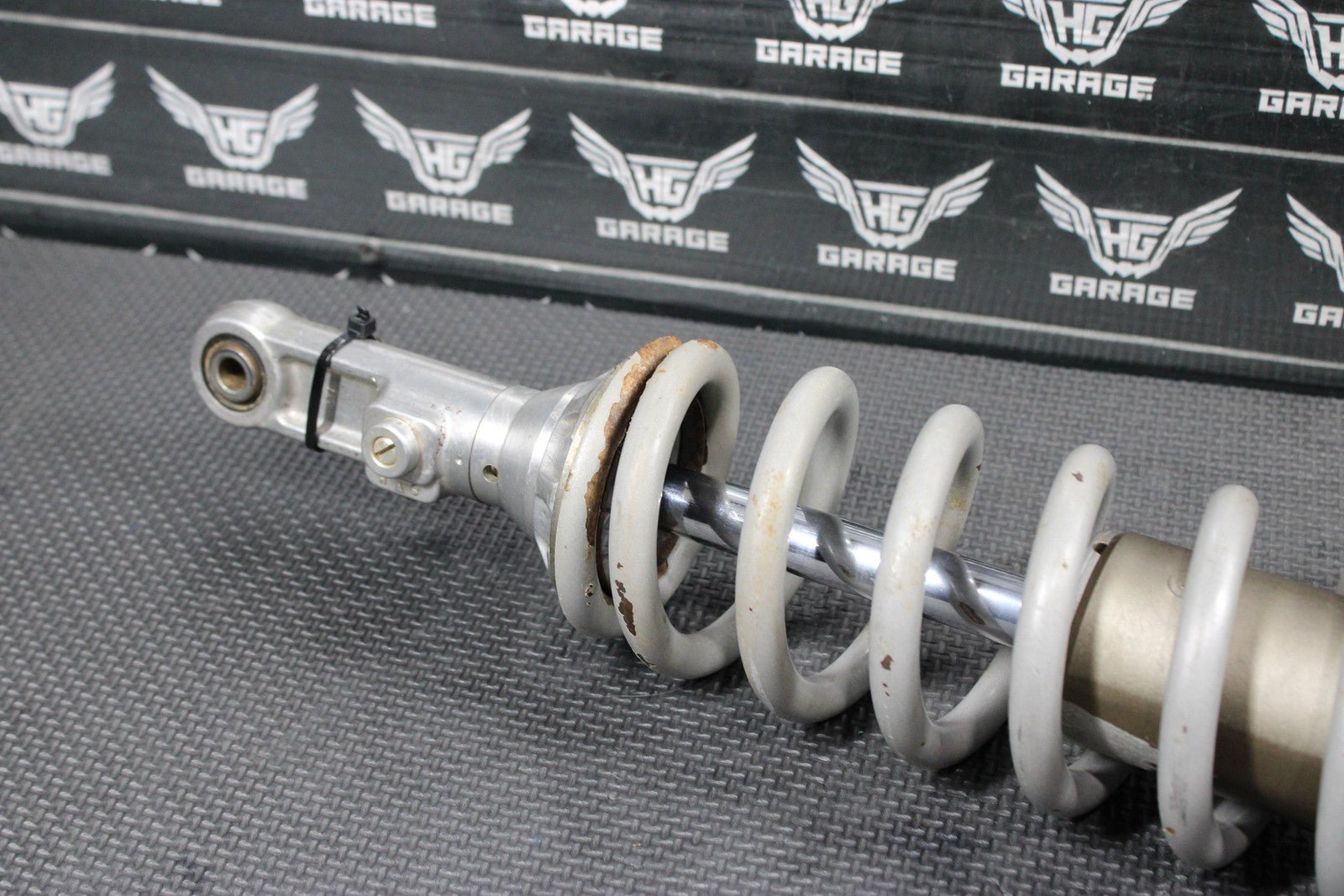 2006 YAMAHA YZ450F OEM REAR BACK SHOCK ABSORBER SUSPENSION 2S2 - 22200 - 00 - 00 - hggarage