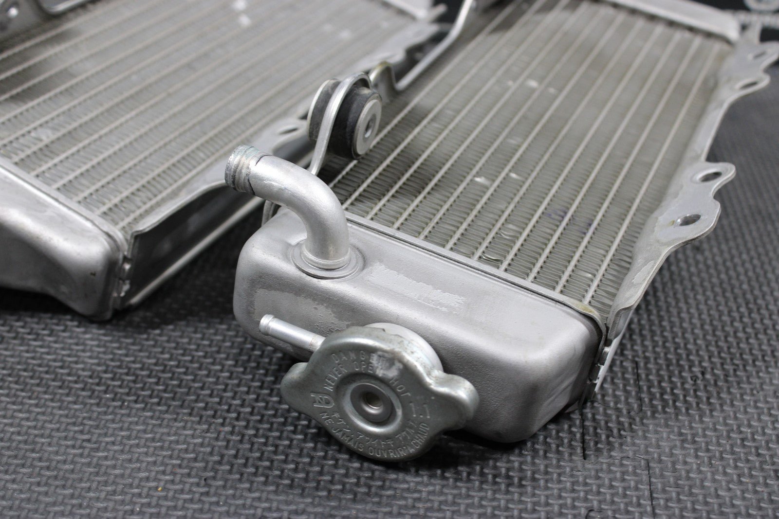 2005 YAMAHA 03 - 05 YZ450F OEM LEFT RIGHT ENGINE COOLING COOLER RADIATORS MINT! - hggarage