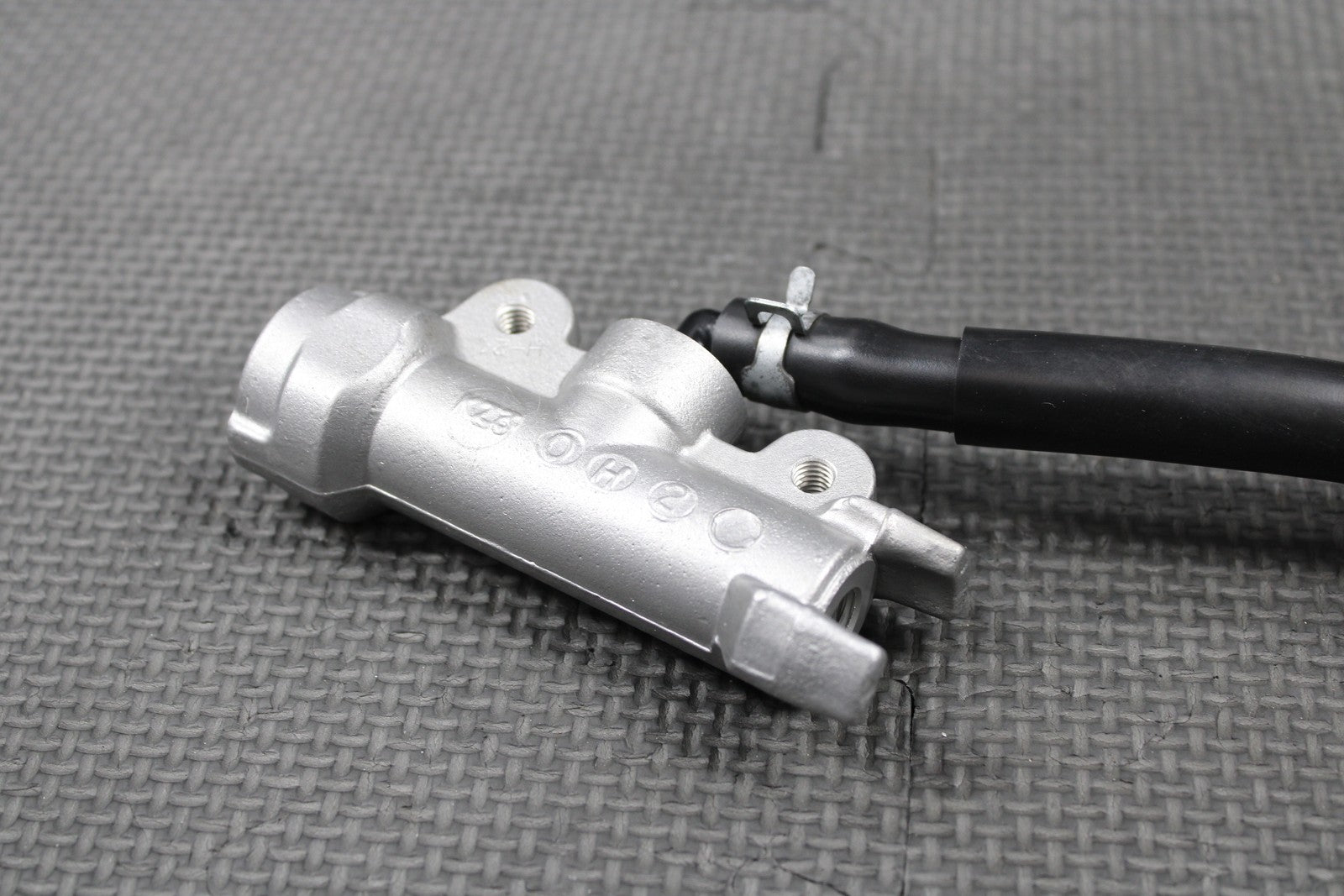 2001 HONDA 95 - 01 CR500R OEM REAR BACK BRAKE MASTER CYLINDER W RESERVOIR - hggarage