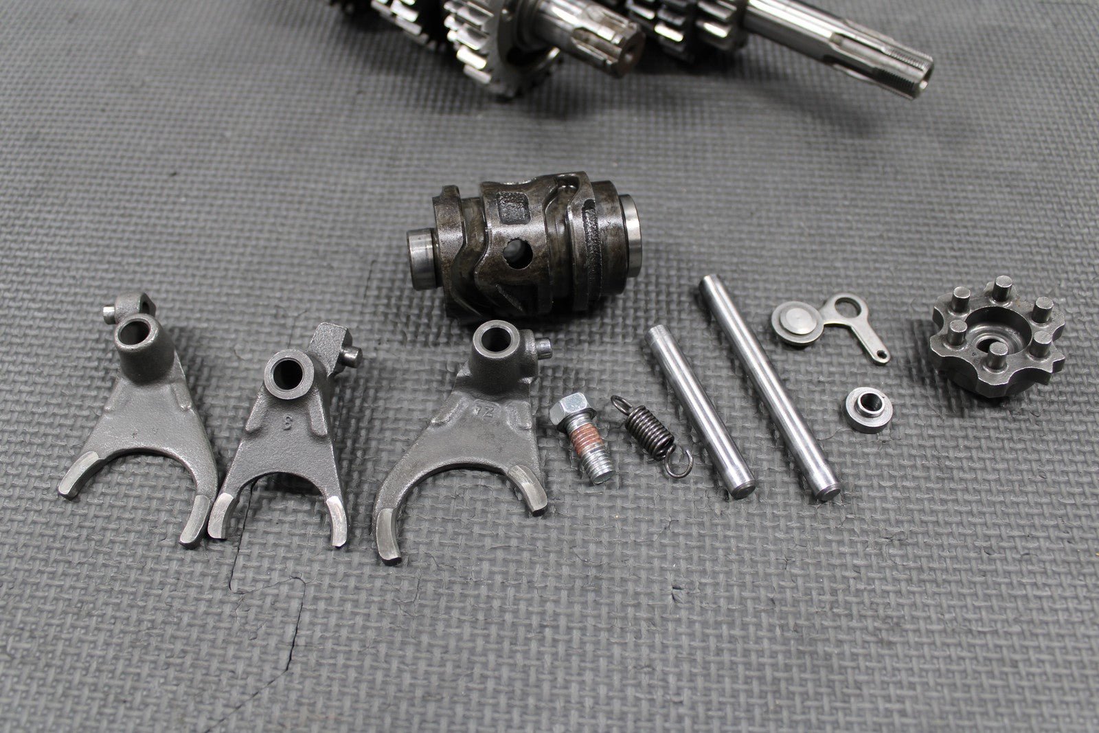 1991 KAWASAKI KX125 OEM TRANSMISSION TRANNY GEARBOX GEARS SHIFT FORKS NICE!! - hggarage
