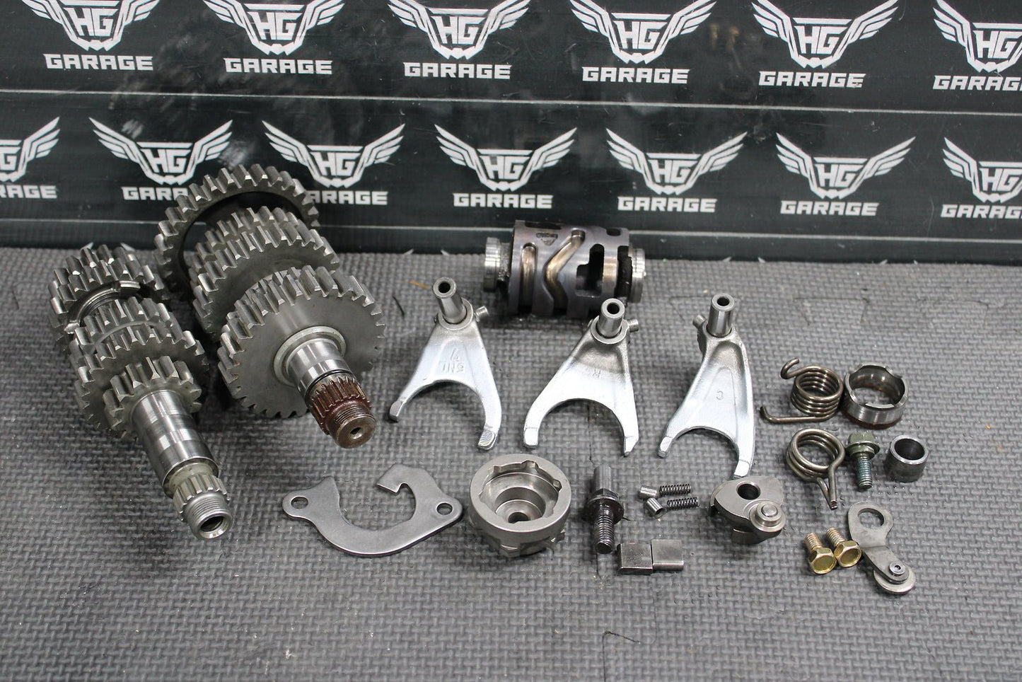 2004 YAMAHA YZ250F OEM ENGINE TRANSMISSION TRANNY GEARS FORKS SHIFT DOG - hggarage