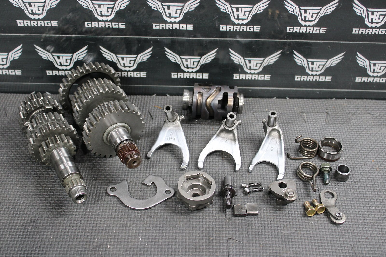 2004 YAMAHA YZ250F OEM ENGINE TRANSMISSION TRANNY GEARS FORKS SHIFT DOG - hggarage
