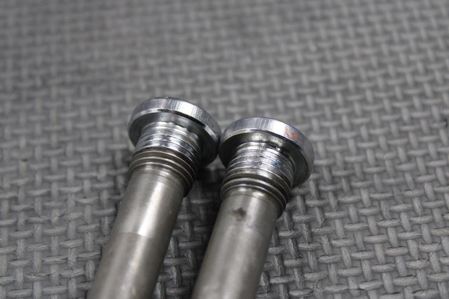 1989 HONDA 84 - 04 XR250R OEM CYLINDER HEAD ROCKER ARM SHAFT BOLTS 14451 - KK0 - 010 - hggarage