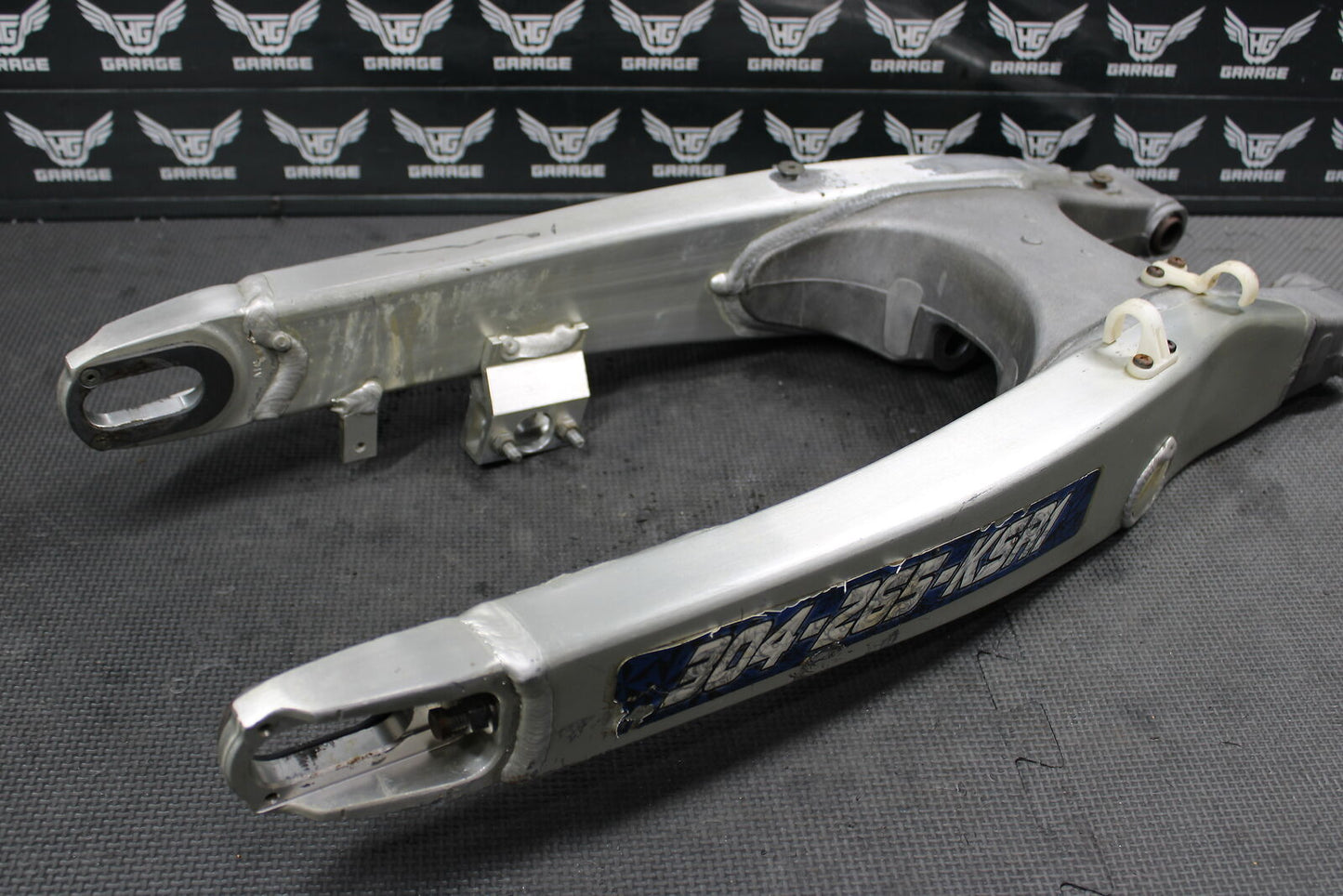 2006 YAMAHA YZ450F OEM SWINGARM SWING ARM SUSPENSION 1C3-22110-50-00